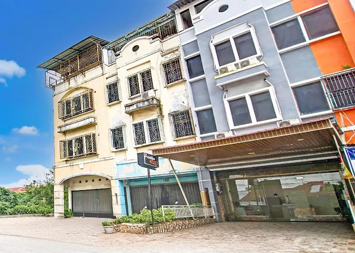 Capital O Pusat Kota Pekanbaru Near Mall Living World Formerly Radja Homestay